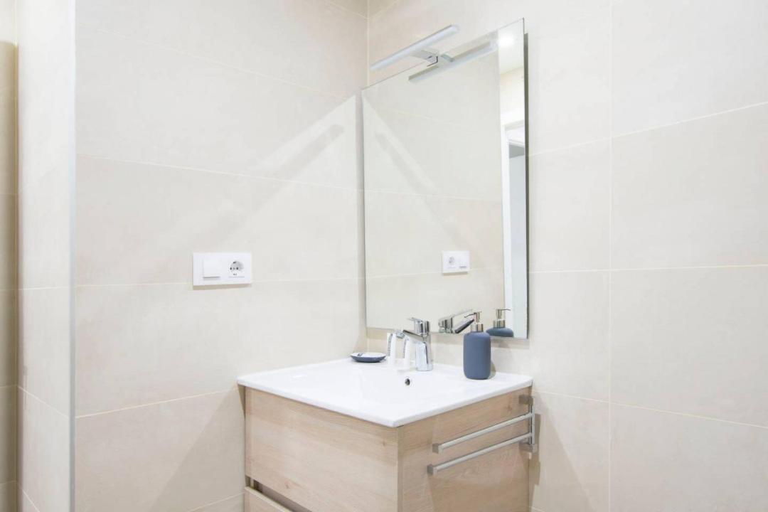Cruz Apartment Мадрид Екстериор снимка