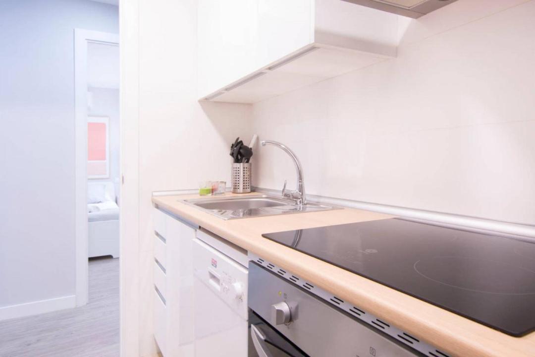 Cruz Apartment Мадрид Екстериор снимка